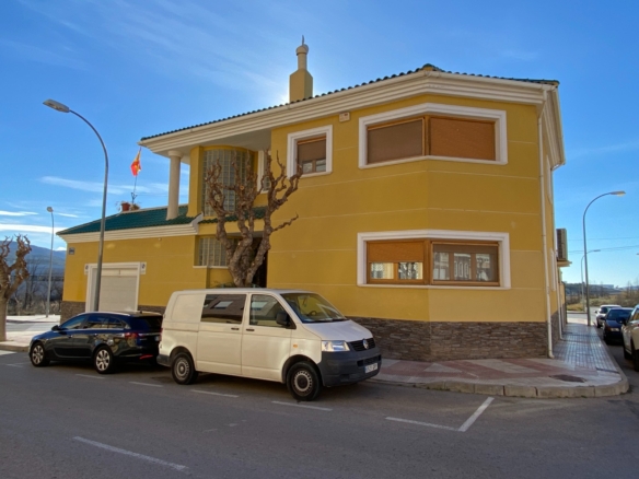 Townhouse in Sax (Ref: 23096)