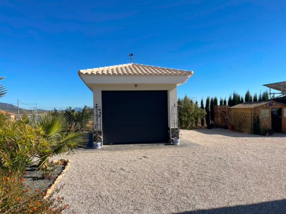 Villa in Pinoso (Ref: AM-PNLCY120)