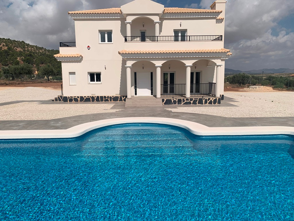 Villa in Pinoso (Ref: AM-PNLCY180)