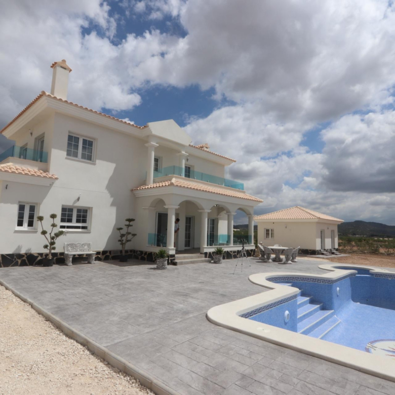 Villa in Pinoso (Ref: AM-PNLCY180)