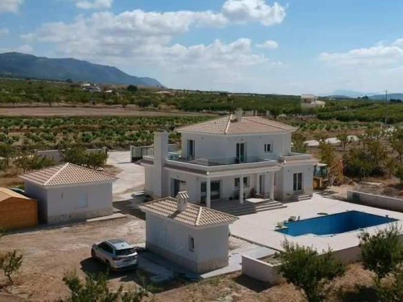 Villa in Pinoso (Ref: AM-PNLCY220)