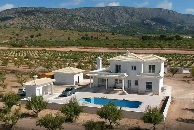 Villa in Pinoso (Ref: AM-PNLCY220)