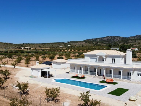 Villa in Pinoso (Ref: AM-PNLCY270)
