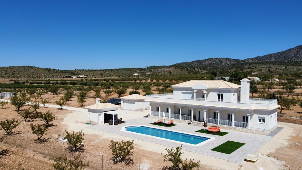 Villa in Pinoso (Ref: AM-PNLCY270)