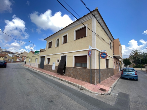 Townhouse in Sax (Ref: 23173)