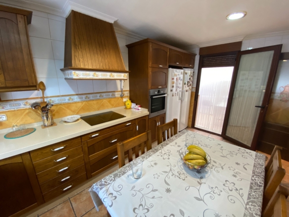 Townhouse in Sax (Ref: 23173)
