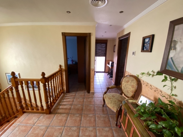 Townhouse in Sax (Ref: 23173)