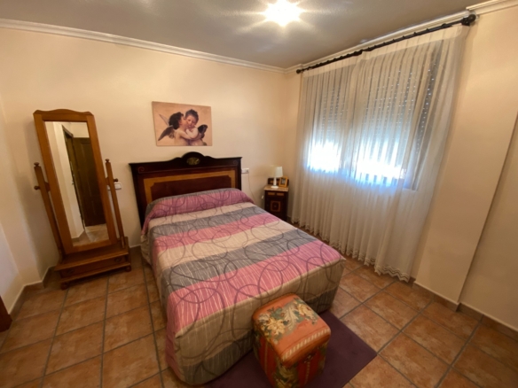 Townhouse in Sax (Ref: 23173)