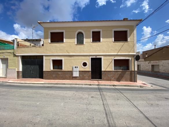 Townhouse in Sax (Ref: 23173)