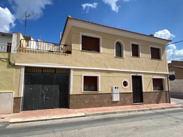 Townhouse in Sax (Ref: 23173)