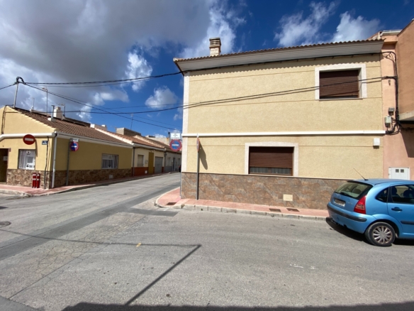 Townhouse in Sax (Ref: 23173)