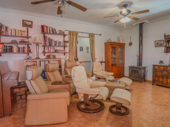 Country Property in Orihuela (Ref: DLF084)
