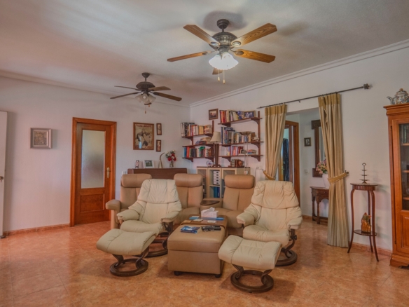 Country Property in Orihuela (Ref: DLF084)