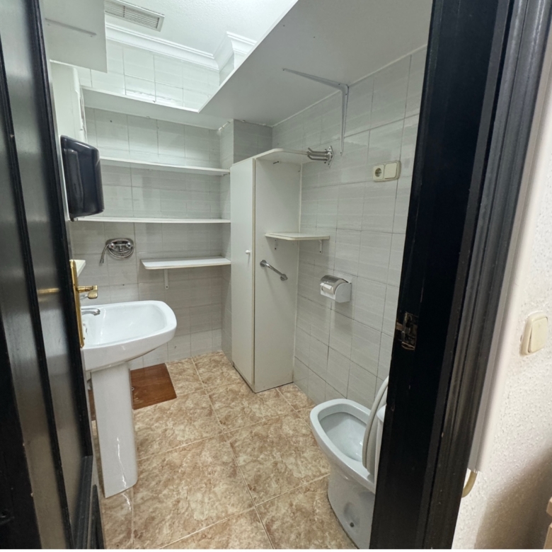 Commercial in Guardamar del Segura (Ref: DLF095)