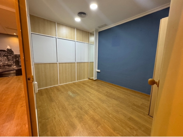 Commercial in Guardamar del Segura (Ref: DLF095)