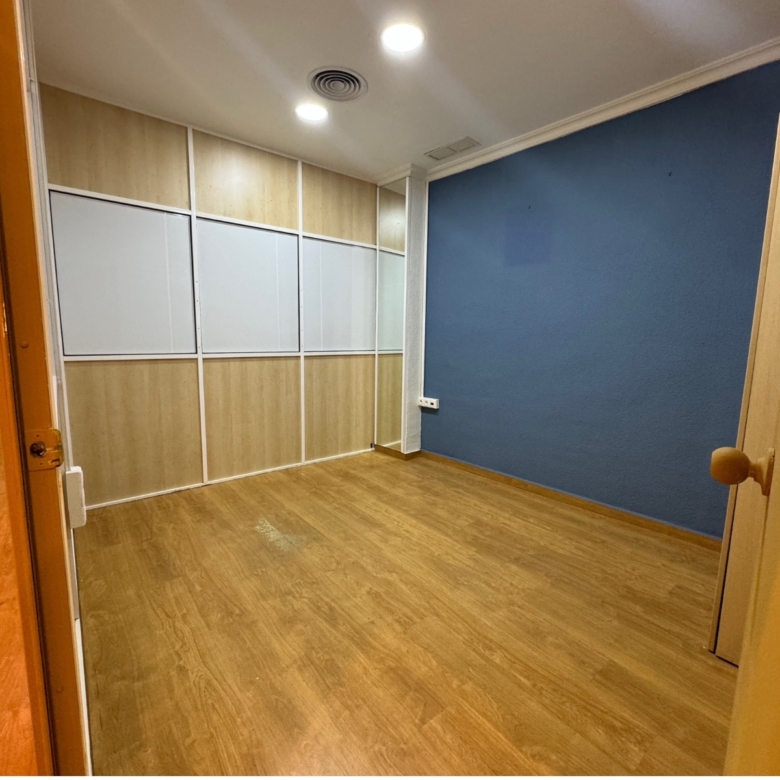 Commercial in Guardamar del Segura (Ref: DLF095)