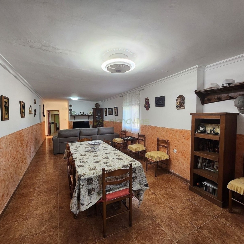 Villa in Villena (Ref: 5025 13766)