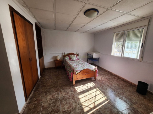 Villa in Villena (Ref: 5025 13766)