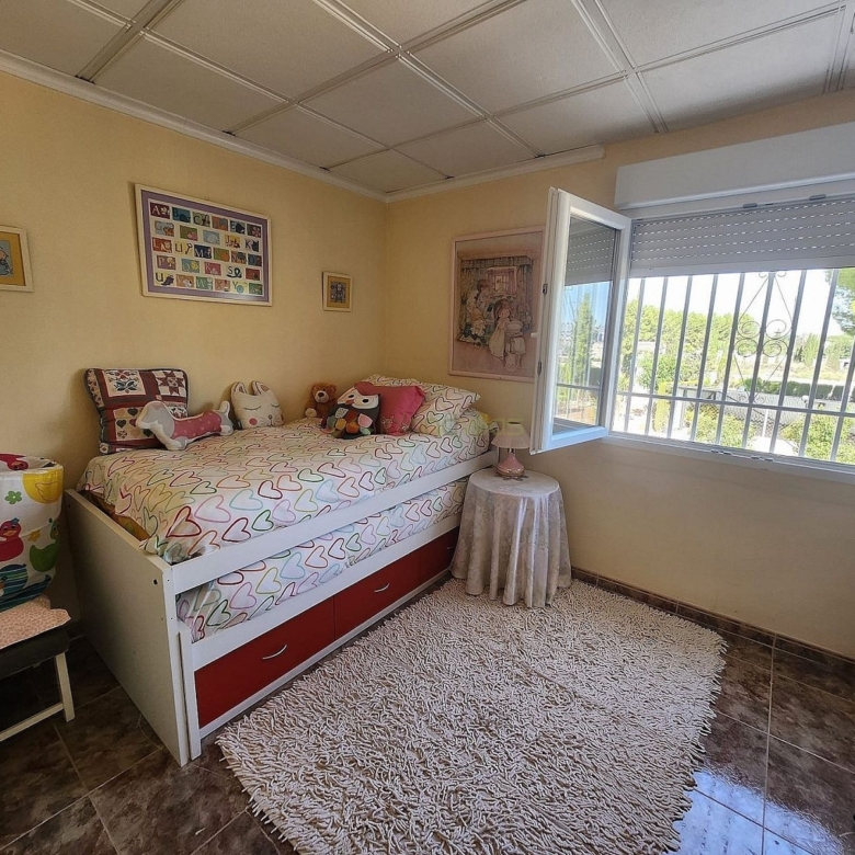 Villa in Villena (Ref: 5025 13766)