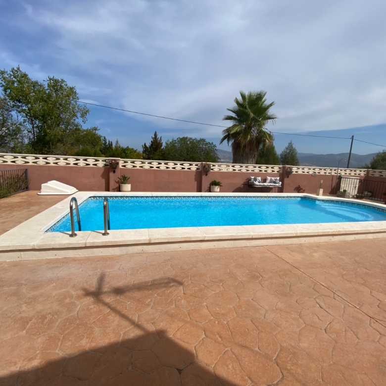 Villa in Sax (Ref: 18219)
