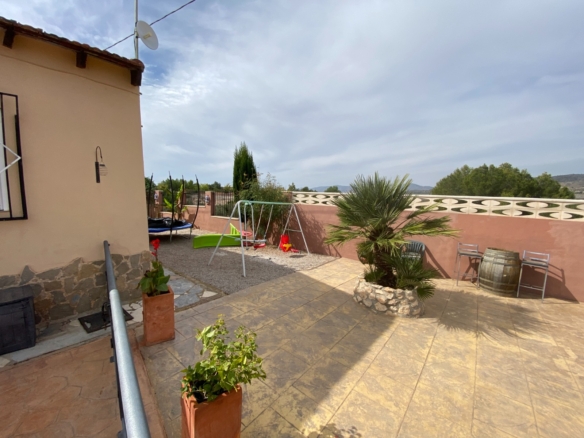 Villa in Sax (Ref: 18219)