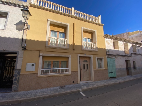 Townhouse in Sax (Ref: 23191)