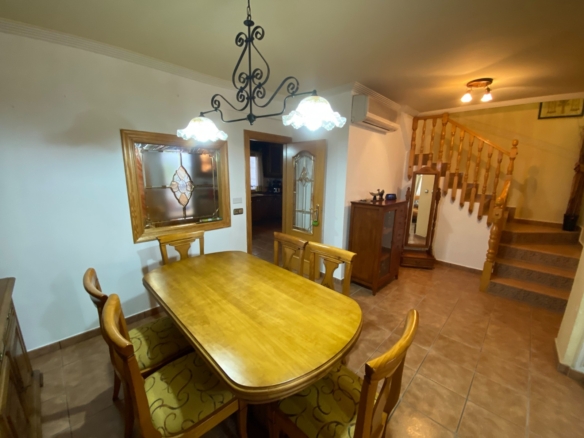 Townhouse in Sax (Ref: 23191)