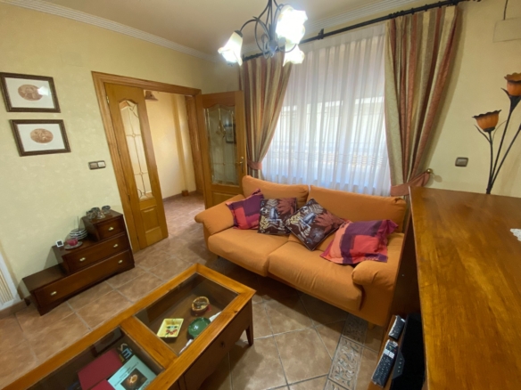 Townhouse in Sax (Ref: 23191)