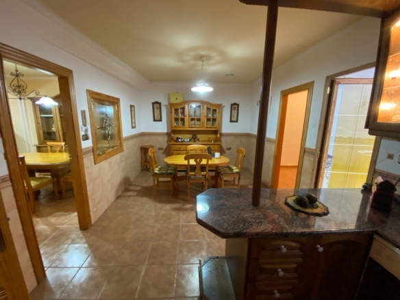 Townhouse in Sax (Ref: 23191)