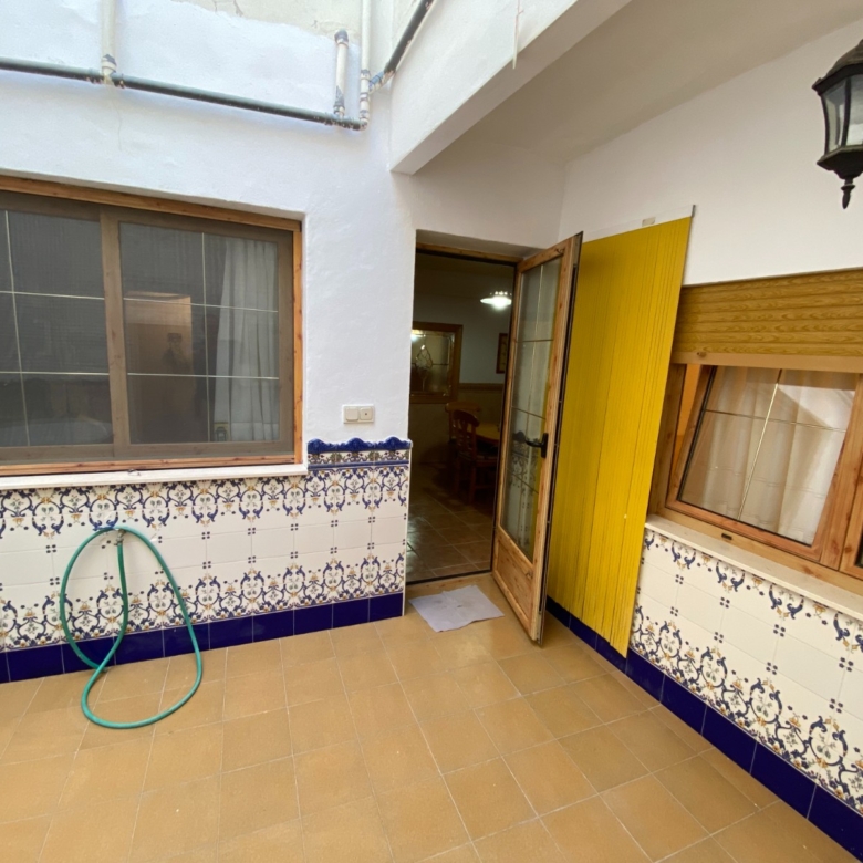 Townhouse in Sax (Ref: 23191)