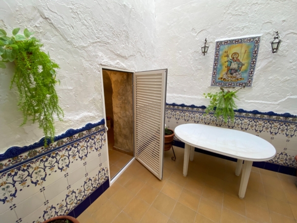 Townhouse in Sax (Ref: 23191)