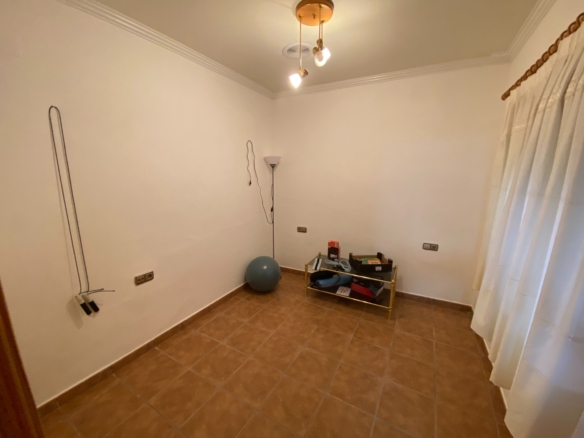 Townhouse in Sax (Ref: 23191)