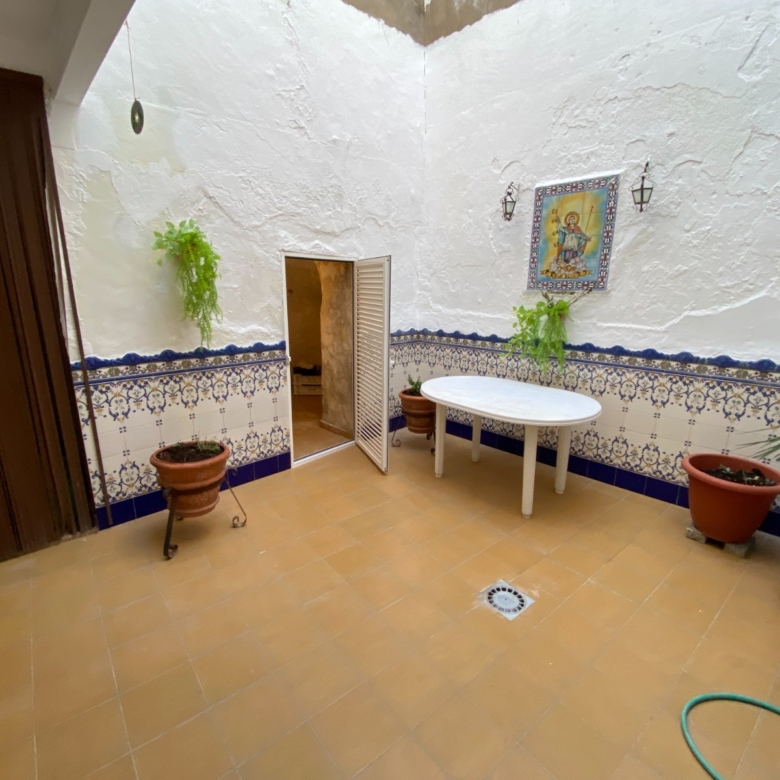 Townhouse in Sax (Ref: 23191)