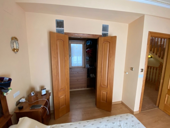 Townhouse in Sax (Ref: 23191)