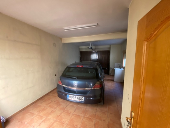 Townhouse in Sax (Ref: 23191)