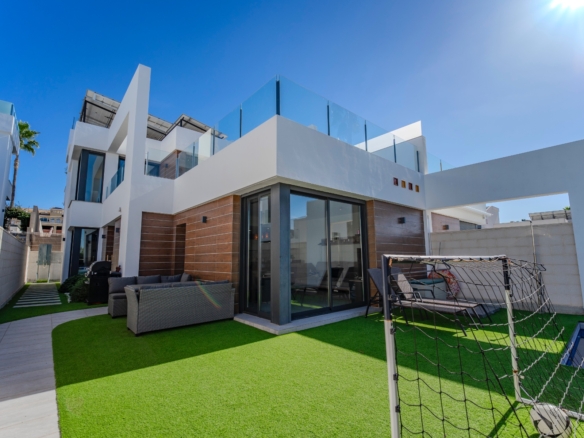 Semi-detached house in Benijófar (Ref: DLF123)