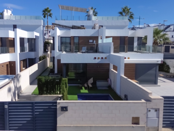 Semi-detached house in Benijófar (Ref: DLF123)