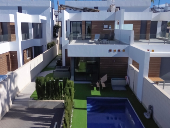 Semi-detached house in Benijófar (Ref: DLF123)