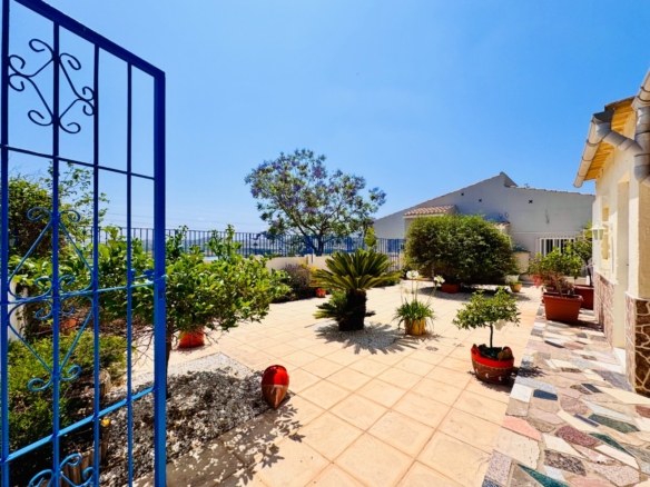 Villa in Aspe (Ref: 3200 DNV0581)