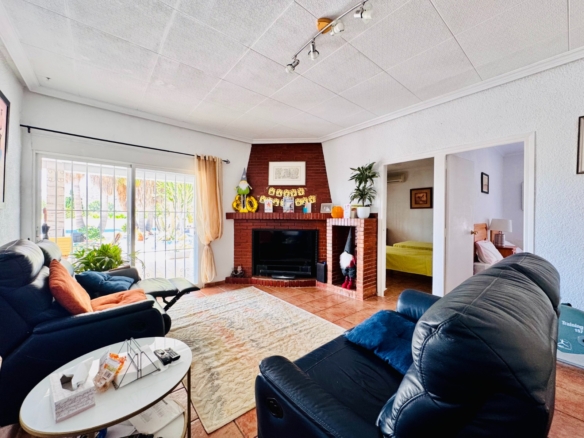 Villa in Aspe (Ref: 3200 DNV0581)