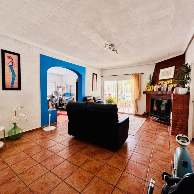 Villa in Aspe (Ref: 3200 DNV0581)