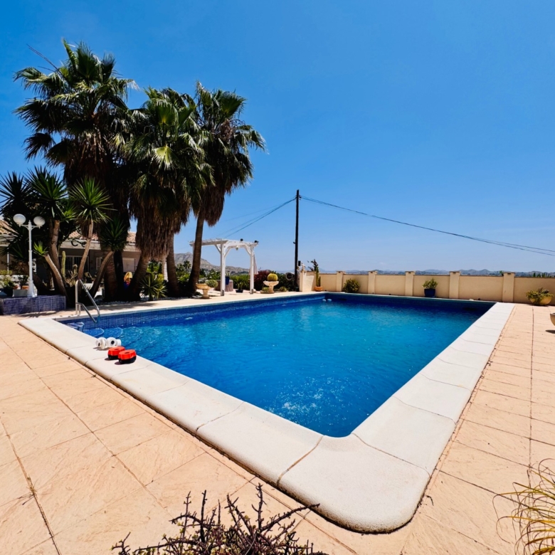 Villa in Aspe (Ref: 3200 DNV0581)
