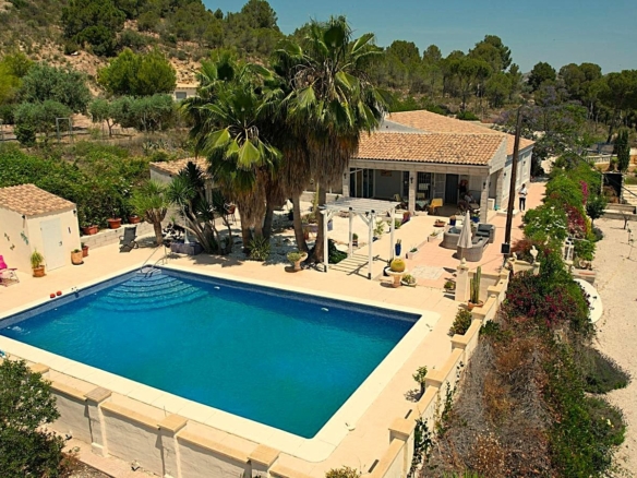 Villa in Aspe (Ref: 3200 DNV0581)