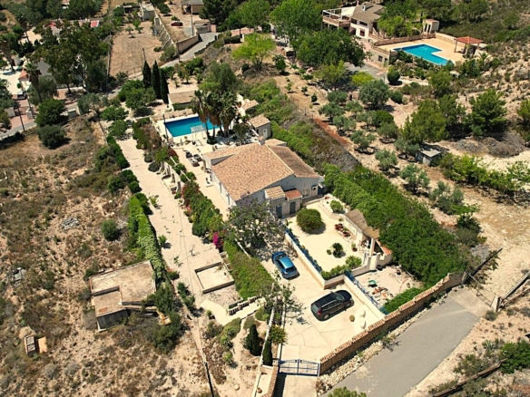 Villa in Aspe (Ref: 3200 DNV0581)