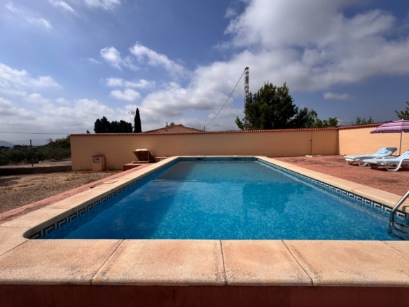 Villa in Monóvar (Ref: 3201 DNV0587)