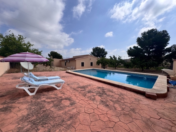 Villa in Monóvar (Ref: 3201 DNV0587)