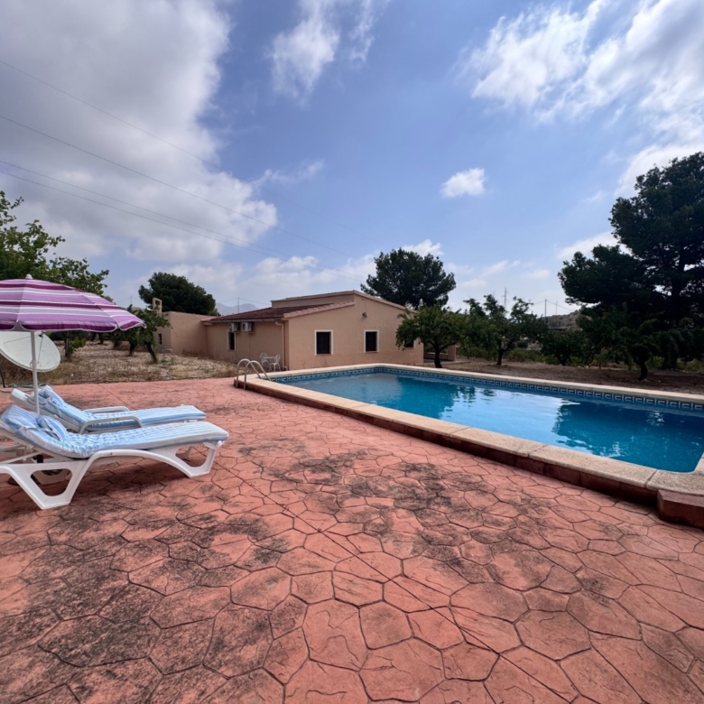 Villa in Monóvar (Ref: 3201 DNV0587)