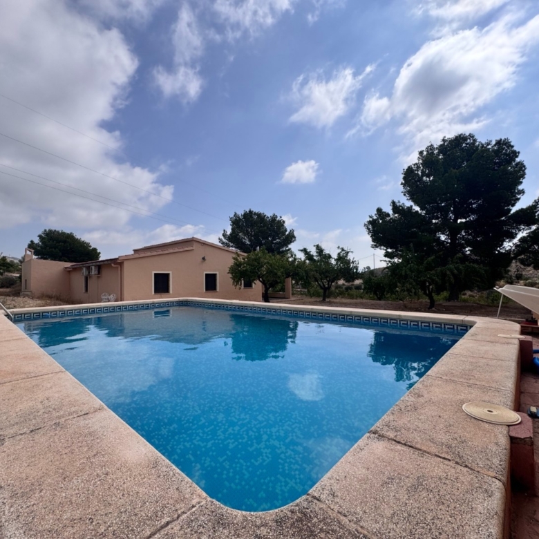 Villa in Monóvar (Ref: 3201 DNV0587)
