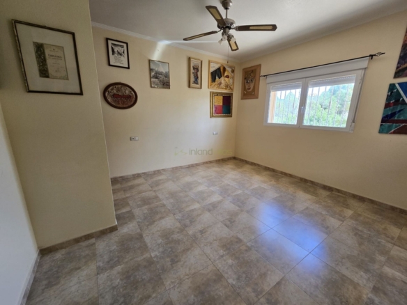 Villa in Sax (Ref: 5033 IVE13841)
