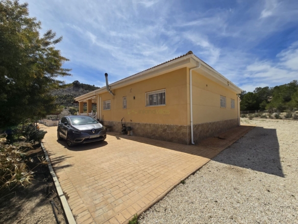 Villa in Sax (Ref: 5033 IVE13841)